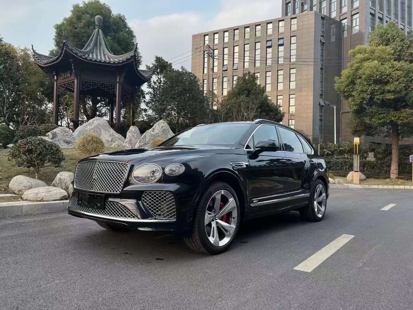 葉隆現(xiàn)車丨添越V6深寶石藍(lán)棕 4座現(xiàn)車限時(shí)特價(jià)